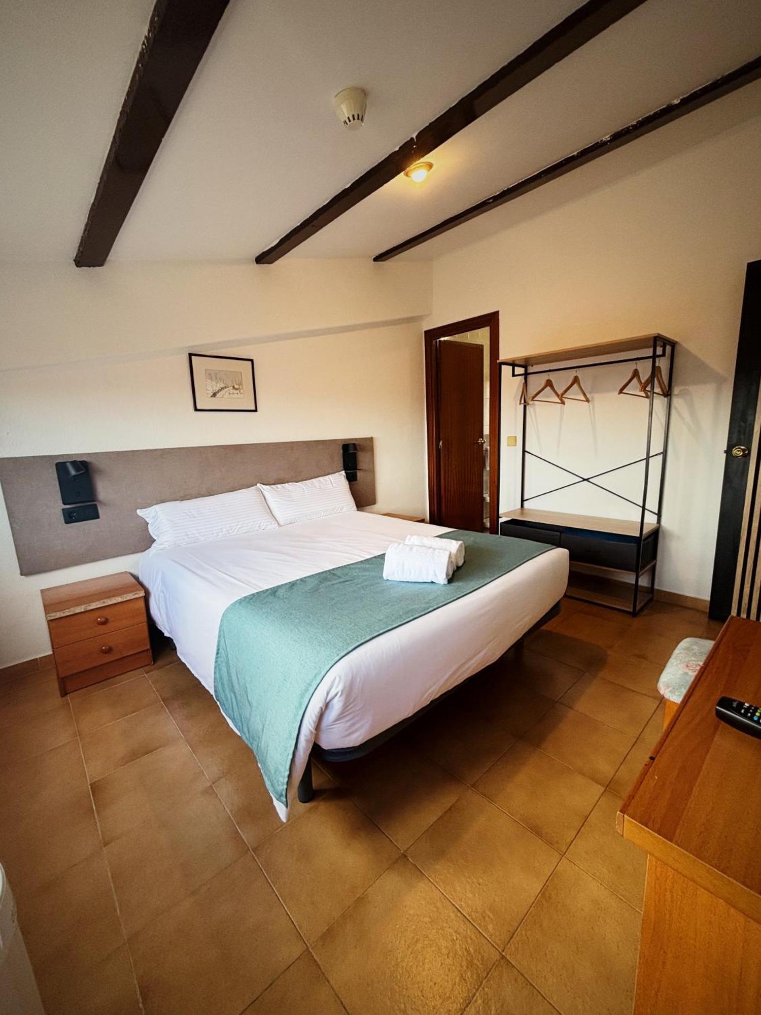 Hostal Legaz Funes Exterior foto